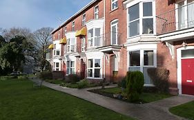Hurst Dene Aparthotel